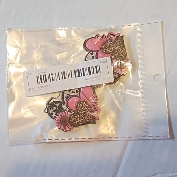 NWT Pink and Black Heart Earrings - Picture 3 of 4